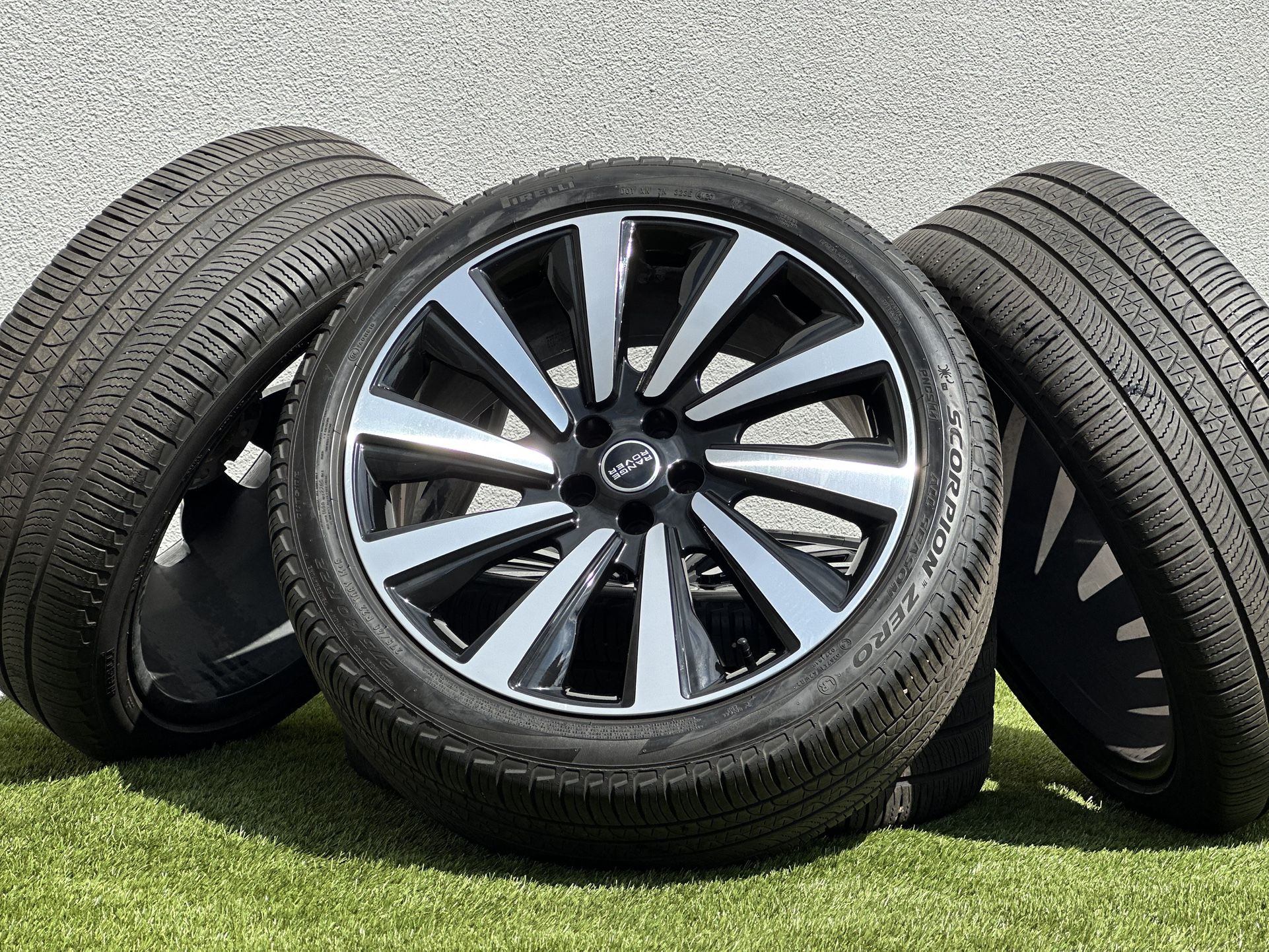 Like NEW 22” Land Rover Wheels Range Rover 5x120 Defender rims Discovery Pirelli 275/40R22 tires A/S