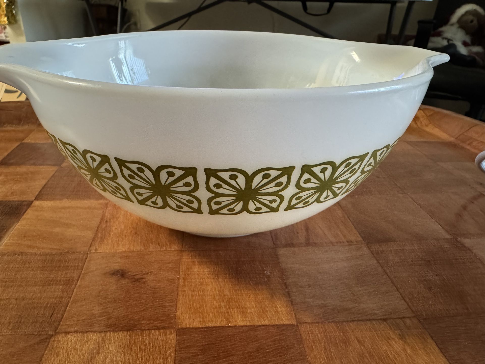 PYREX. 1,1/2QT. VERDE SQUARE GEOMETRIC FLOWER. 442. SEE PICS