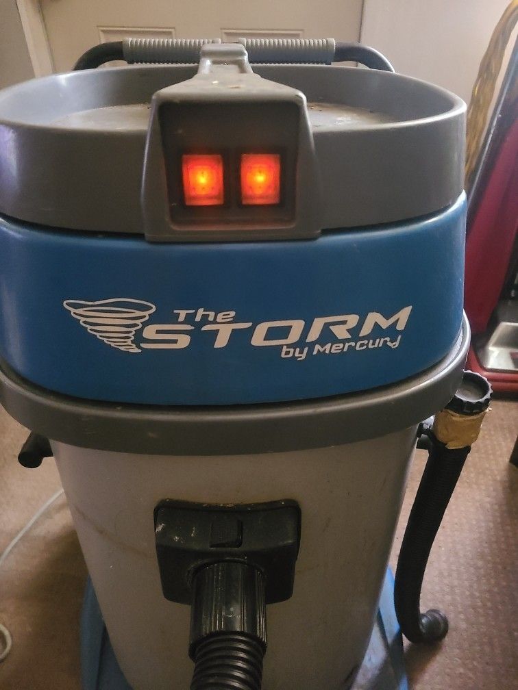 Commercial Wet Vacuum