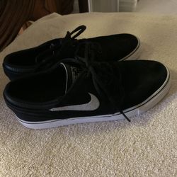 NIKE  Size 6 