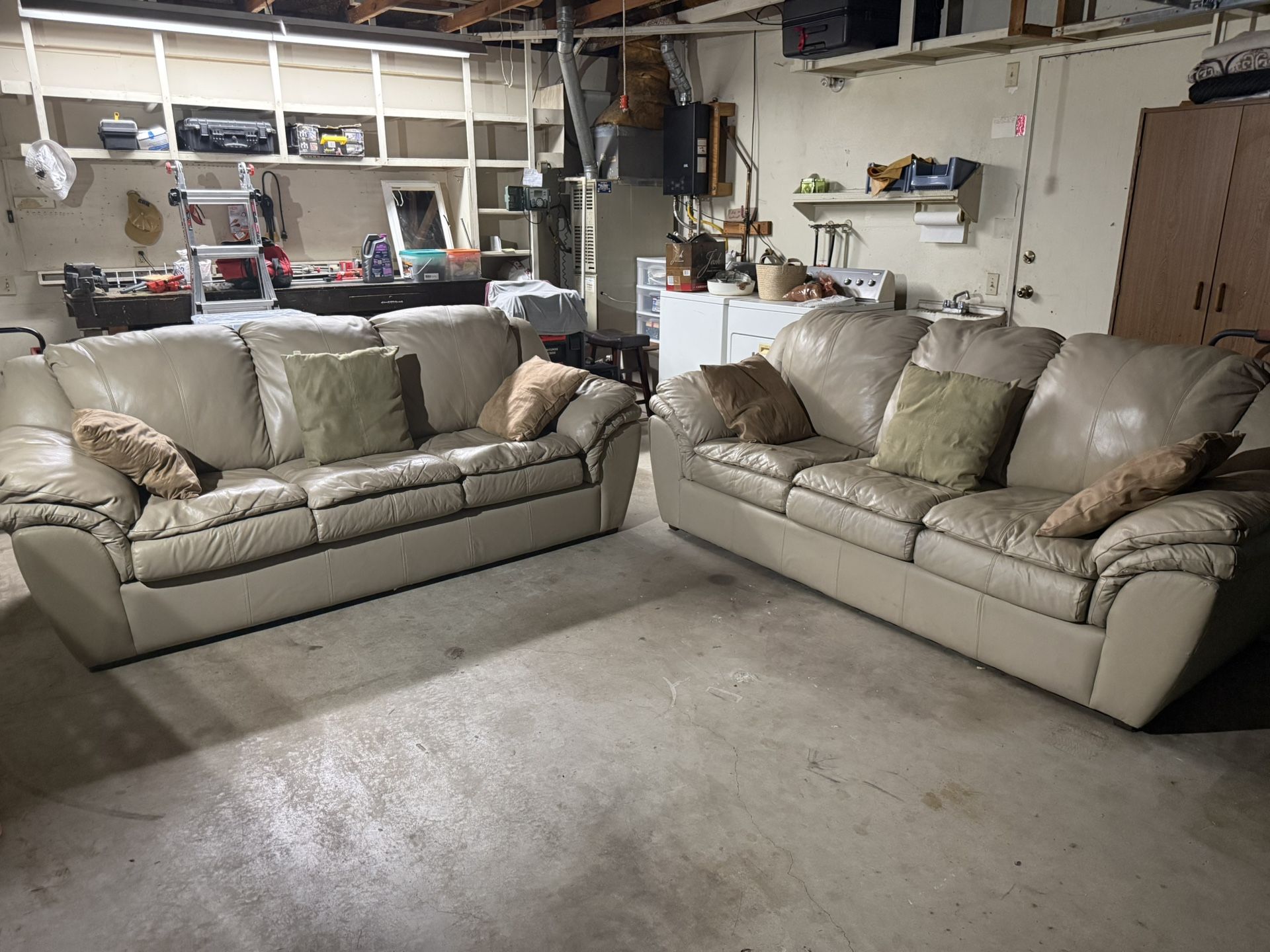 Leather Sofa Set – 2 Matching Sofas – Clean – Riverside Pickup / Delivery