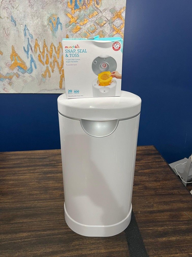 Munchkin Diaper + open box with 13 bag refills