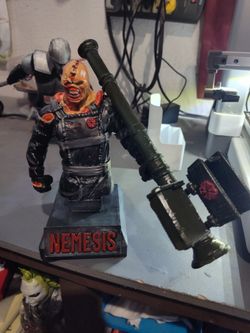 Bust Statue Of Nemesis Resident Evil 