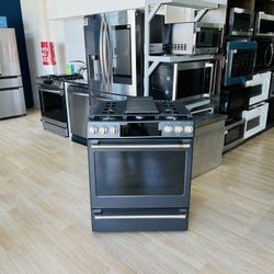 Café - 5.6 Cu. Ft. Self-Cleaning Slide-In Convection Range - Matte black Model:CGS700P3MD1 QEHWF