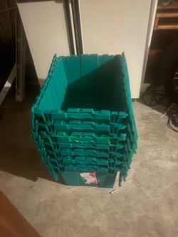 Vented crates with folding lid