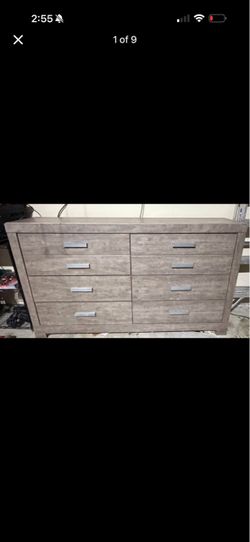 Dresser/Nightstand/Mirror