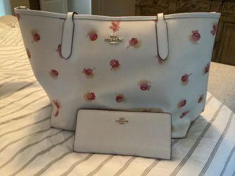 Like new Coach purse and matching wallet