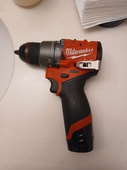 Milwaukee M12 FUEL hammer drill/driver with red lithium cp2.0 included together