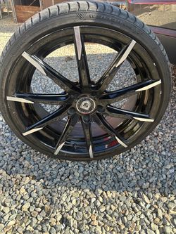 Black Machined Split-Spoke Alloy Wheel with Tire