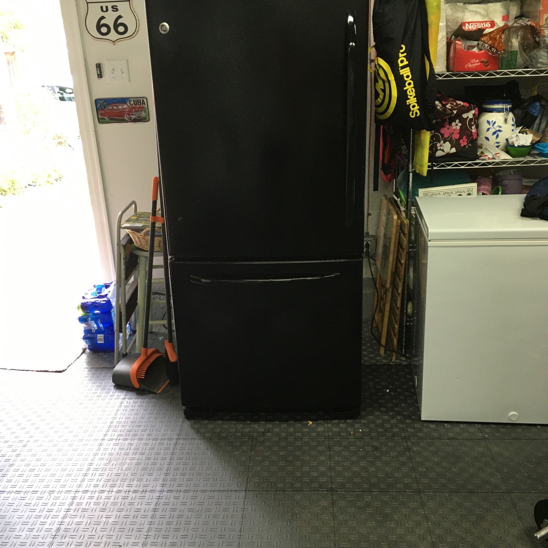 GE Refrigerator, Model GDSCOKCXCRBB Black 20.2 cu Bottom Freezer