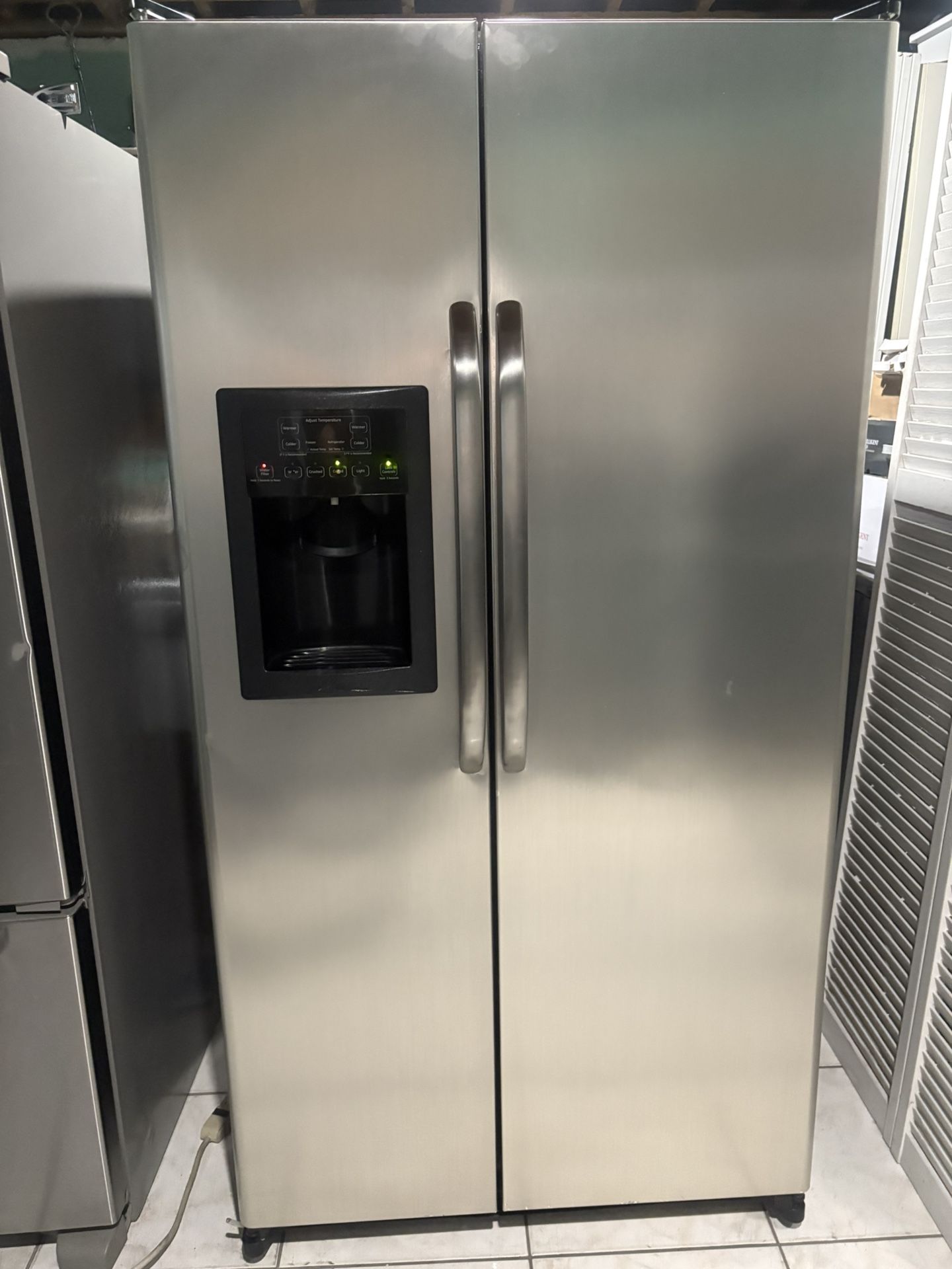 Ge refrigerator works great 