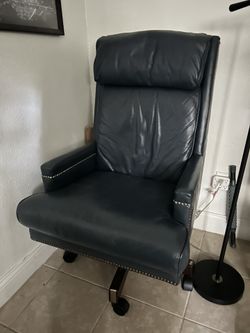 Top Grain Pebble Blue Leather Chair