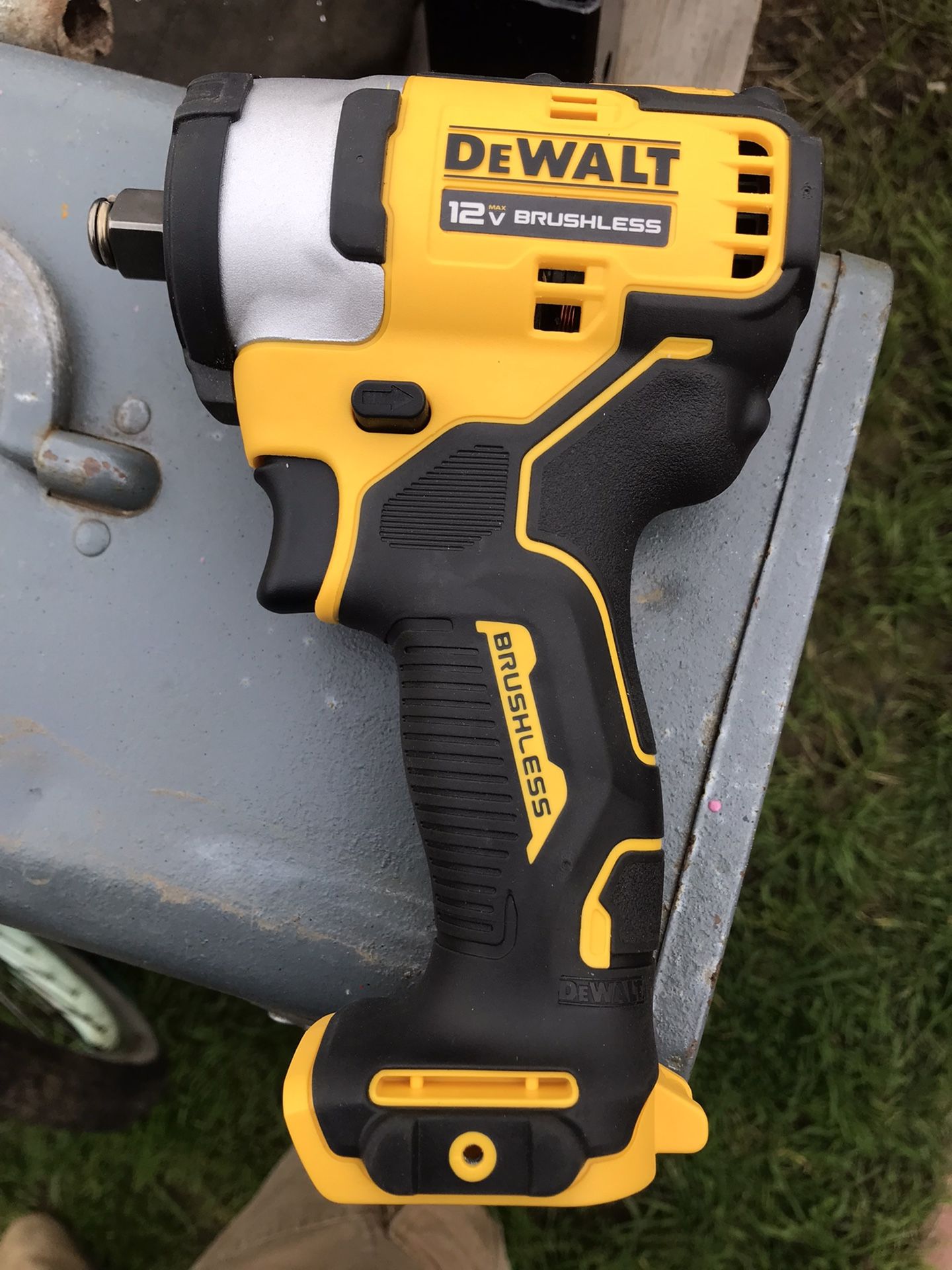 New Dewalt Compact Impact Wrench 1/2 In 12 V