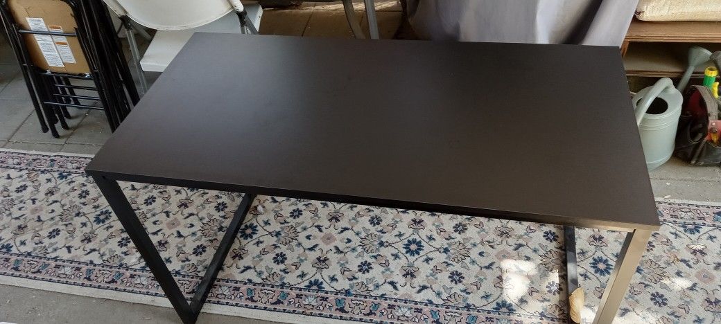 Table Pre-owned Good Condition