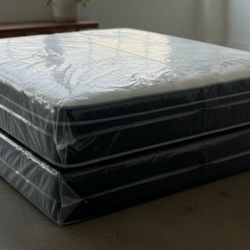 QUEEN Size Mattress Pillow top With box Spring set 
