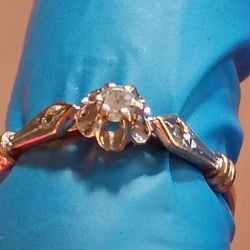 Vantage 585  Ring(14k) Size 8 ,3 CZ  Very Nice.1.9 Grams 