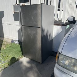 Whirlpool Refrigerator with Ice Maker