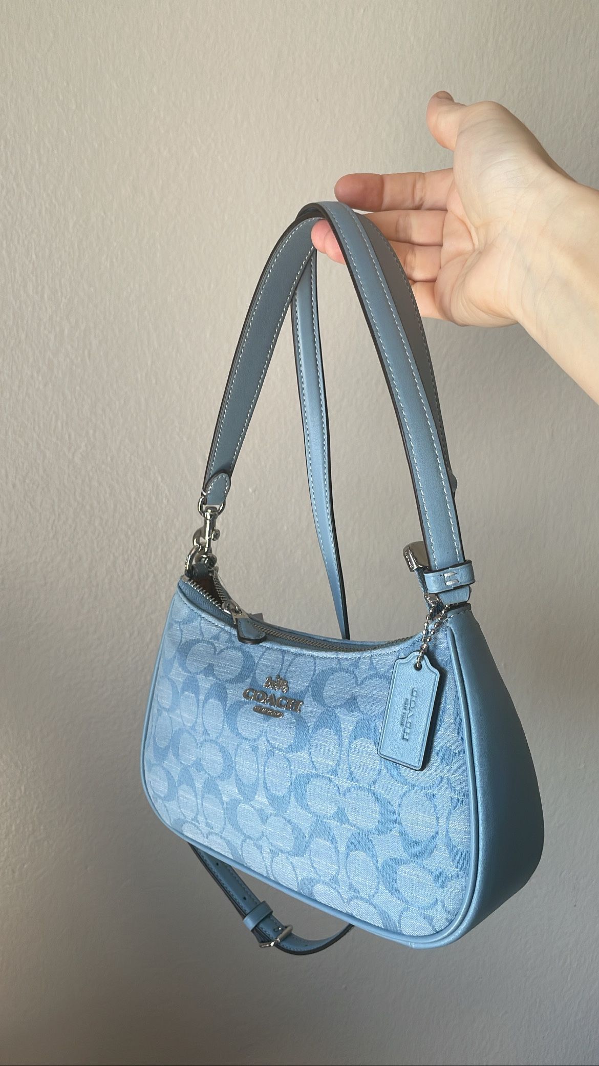 Teri Shoulder Bag In Signature Chambray, Coach for Sale in La