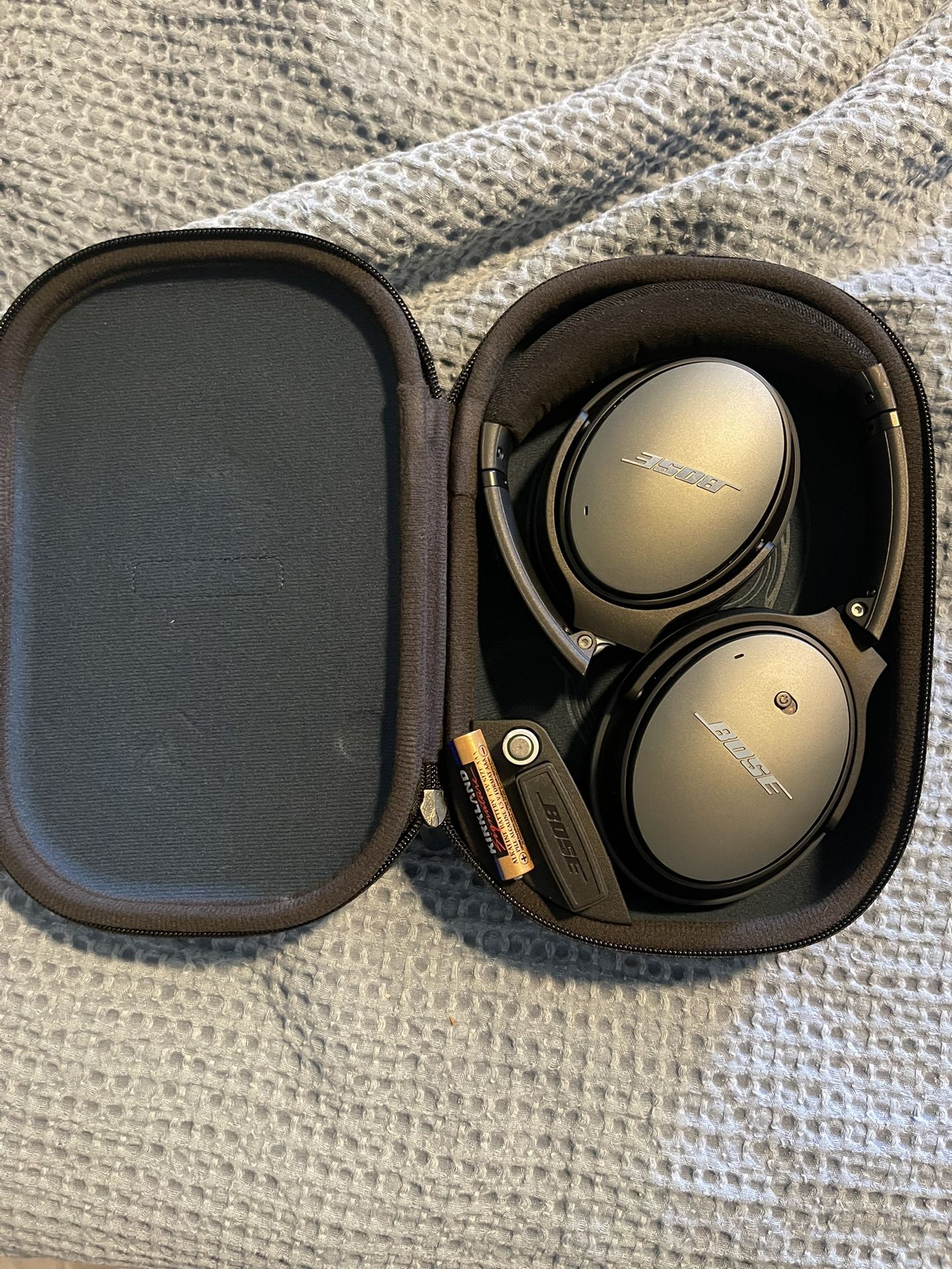 Gray On Black  Boss QC35’s