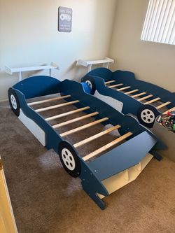 Kids bed frame /racecar