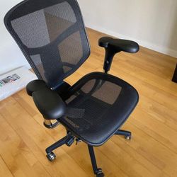 Workpro quantum 9000 ergonomic mesh office chair  *600 MSRP*