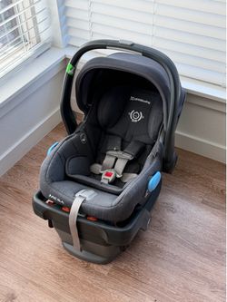UPPAbaby Mesa infant car seat and base