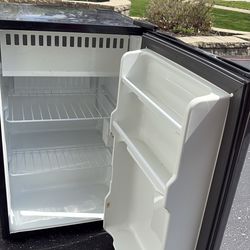 Magic Chef  mini fridge