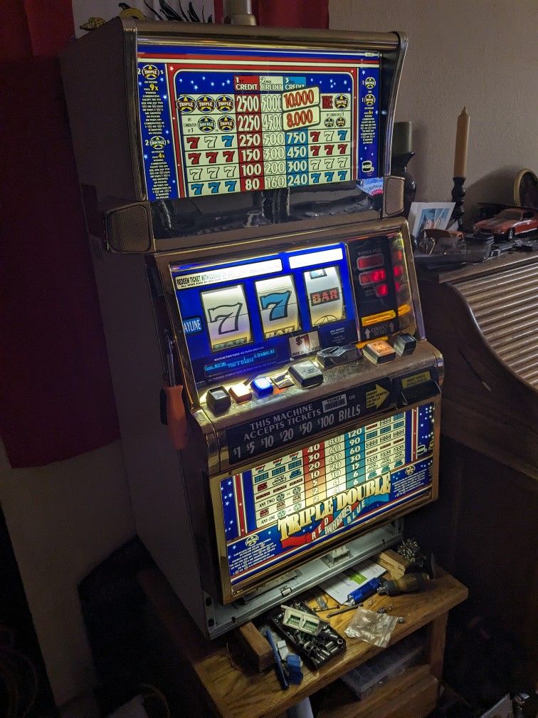 IGT Triple Double Red White & Blue Slot Machine
