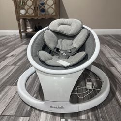 Munchkin Baby Swing / Infant Seat – Like New, Remote Included
