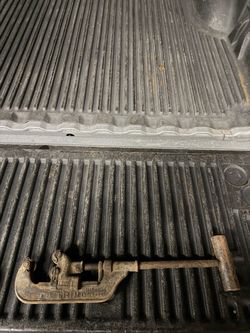Pipe cutters