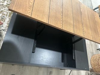 Lift top coffee table