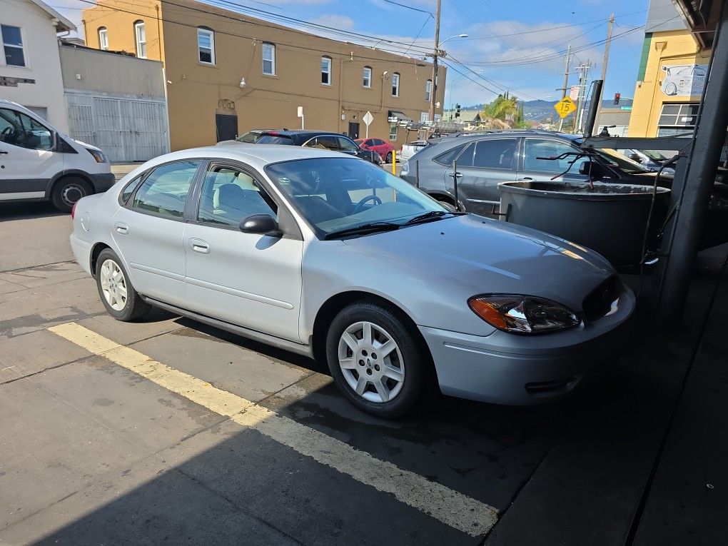 2005 Ford Taurus