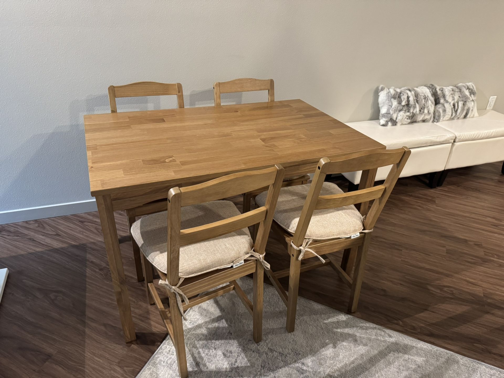 Dining Table and 4 Chairs with Seat Covers