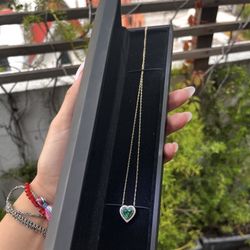 Super chic necklace 🤍