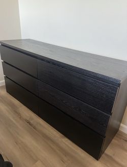 Dresser (excellent condition, never been used)