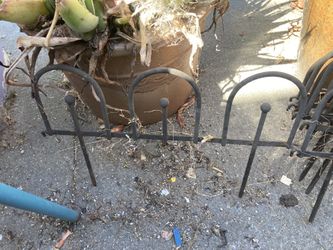 (6) 18in interlocking - wrought iron - garden fence pieces - CUTE