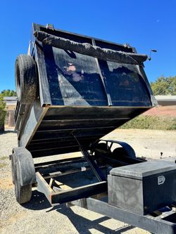2018 Hydraulic Dump Trailer loaded with accessories