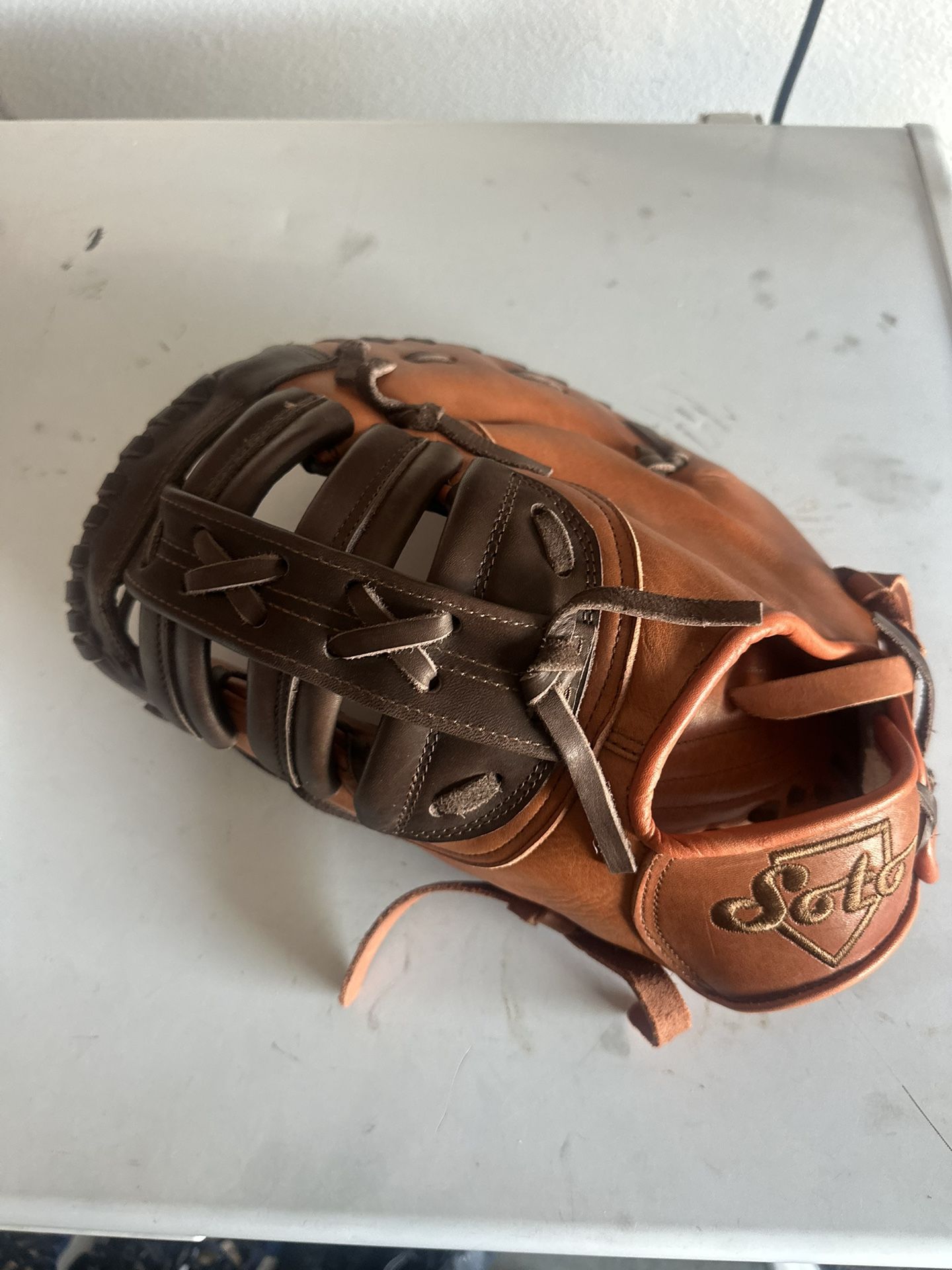Soto glove