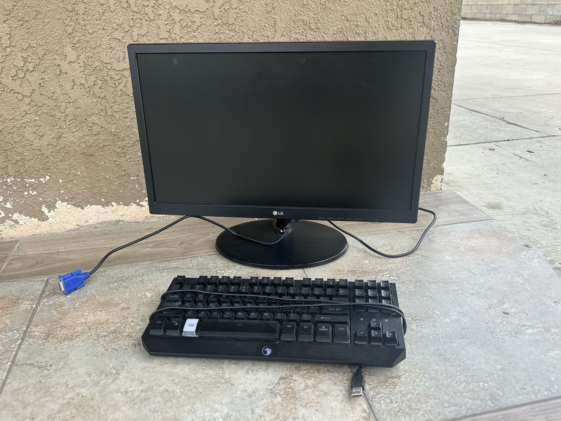 21” “ LG Monitor And key Board Grrat Cond