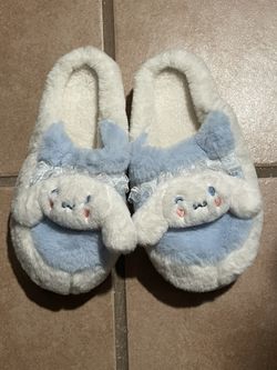 Sanrio Cinnamoroll Slippers | Women’s Size 6