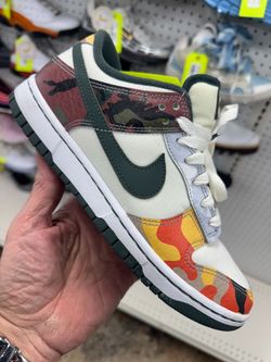 NIKE DUNK LOW SE MULTI-CAMO DH0957-100 SIZE 7 USED