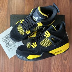 Jordan 4 Retro Thunder (2023) (GS) Size 4.5Y/6W 408452-017