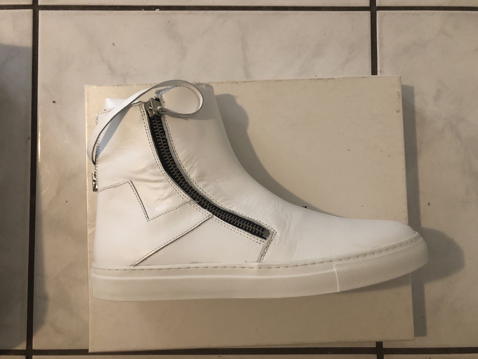 Emporio Armani White leather boot Size 12