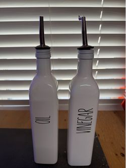 Oil/vinegar containers