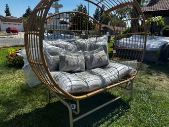 brand new patio egg loveseat