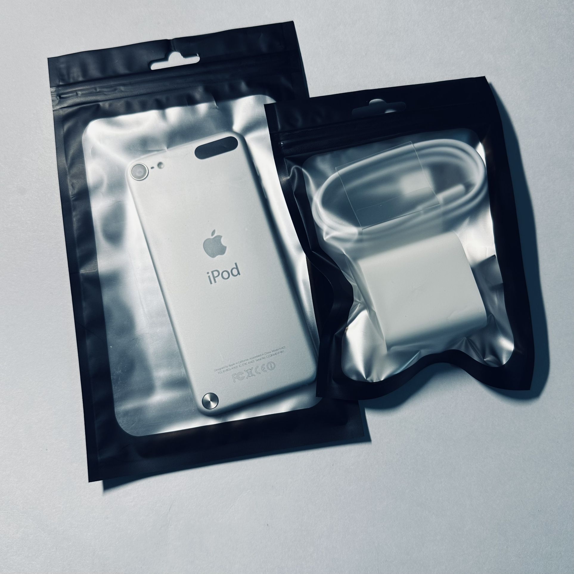 Rare Apple iPod Touch 5th Gen 32GB Silver – iOS 6.1 (HT391)