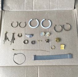 Vintage Jewelry Lot of 23 Individual Pieces