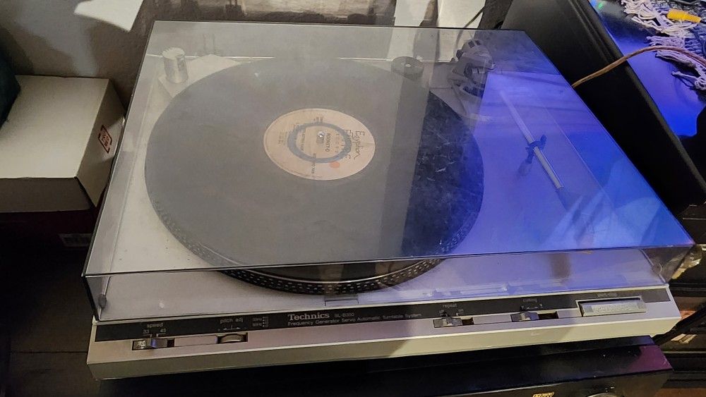 Vintage Technics Sl-B350 Turn Table. Works