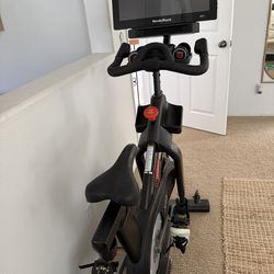 NordicTrack Commercial S22i Studio Bike – 22” Screen – Excellent Condition