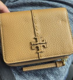Tory wallet